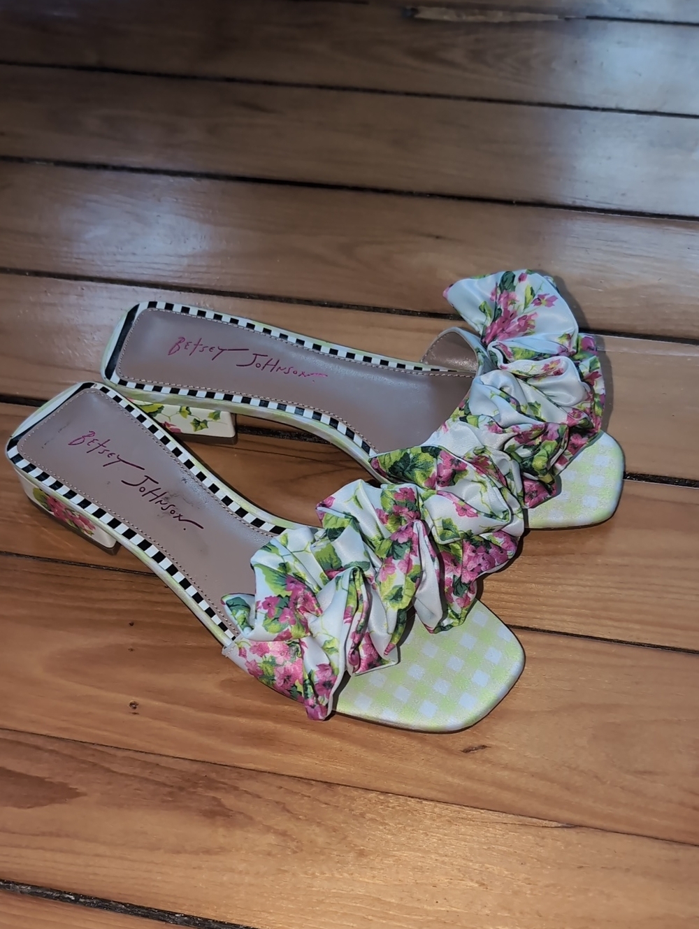 Betsey Johnson Women's Alivia Floral Ruffle Sandal Pink And Green Sz 6.5